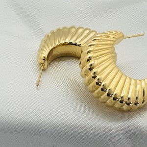 BRINCO ARGOLA DETALHADA LISA DOURADO