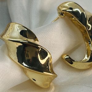 BRINCO  TORCIDO LISO DOURADO