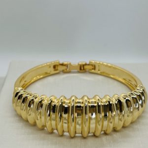 BRACELETE DETALHADO LISO DOURADO